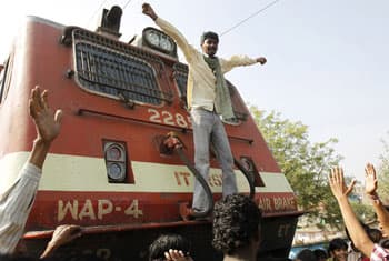 Tamil group holds up train over Rajapaksa visit