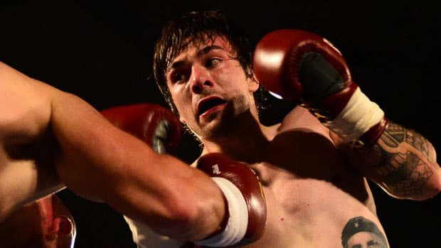 Boxer Mike Towell dies after Glasgow bout