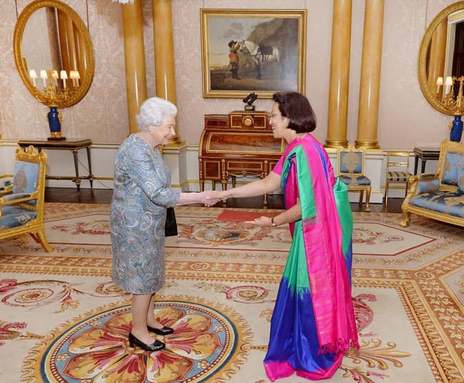 Sri Lanka’s new envoy to UK presents credentials to the Queen