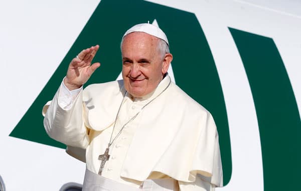 Pope arrives in SL; Greeted by President
