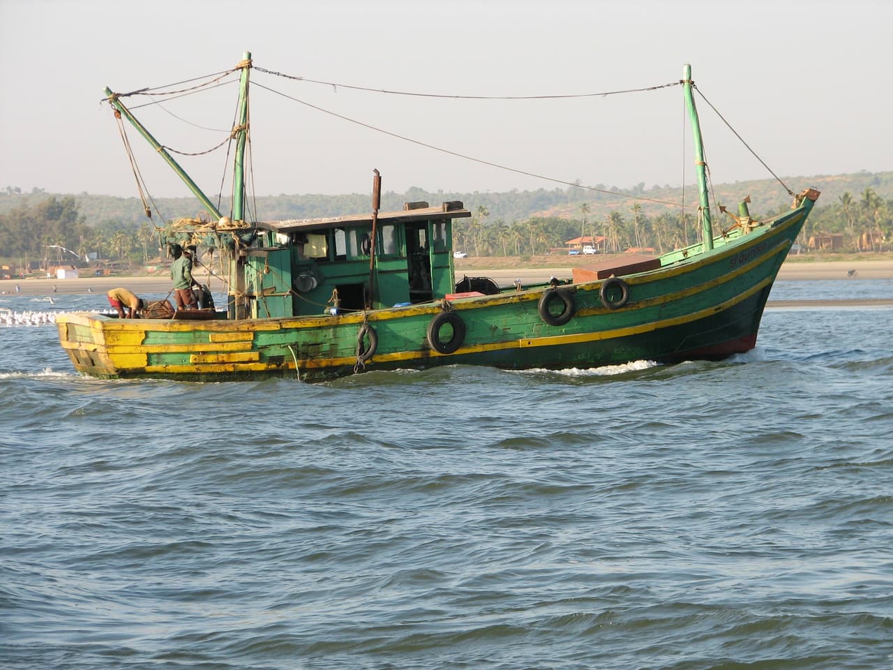 6 Indian fishermen arrested with heroin in Northern seas