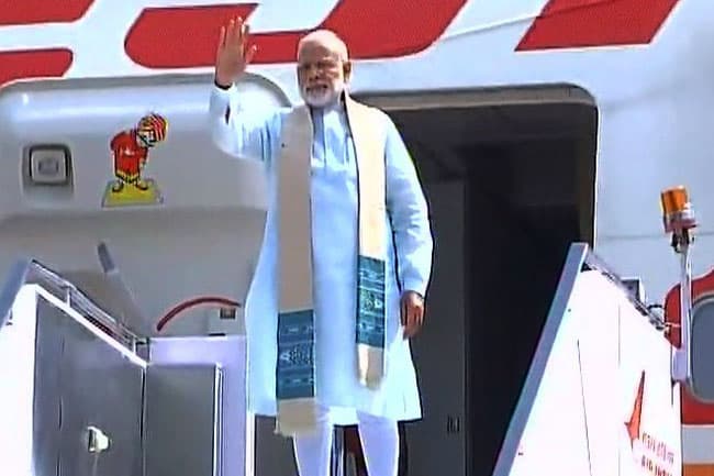 Indian PM Narendra Modi arrives in Sri Lanka