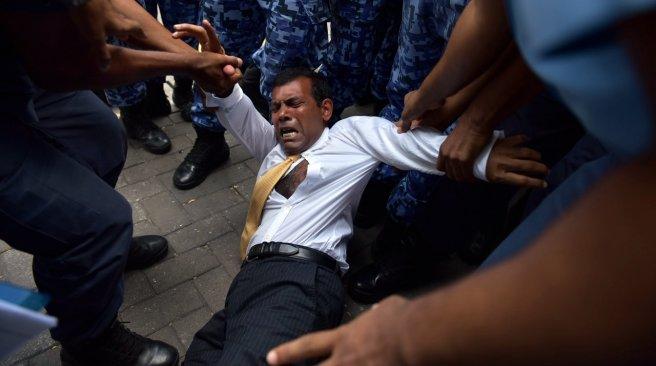 Nasheed to be detained until end of trial