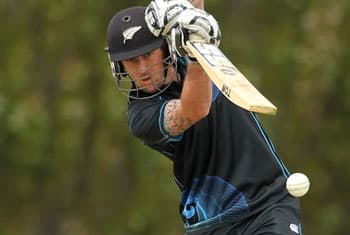 Ronchi, Elliot score centuries to help NZ post 360-5