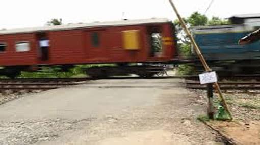 Protestors block railway near Bandarawela