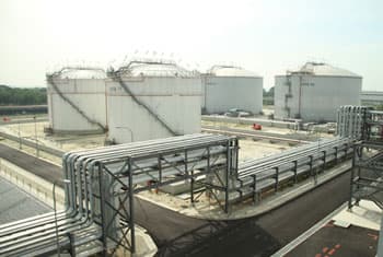 IOC to operate oil plant in Sri Lanka with local ally - report