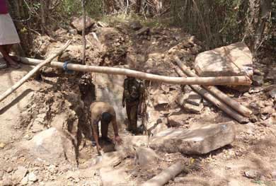 Eleven treasure hunters arrested