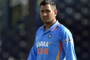 India beat Sri Lanka by 1 wicket to win Tri-series
