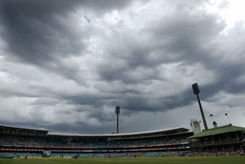 Rain halts play at SCG