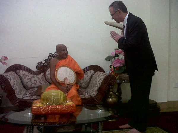 British HC talks importance of religious harmony with Mahanayakes