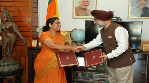Indian Government pledges funds for Lankan estate community