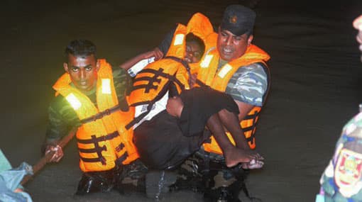 Sri Lanka Army, Navy assist flood victims in the North