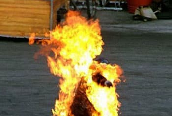 Woman self-immolates in Kantale