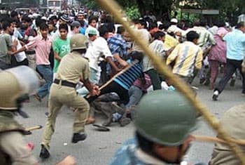 Pro-Sri Lanka Tamil group lathicharged