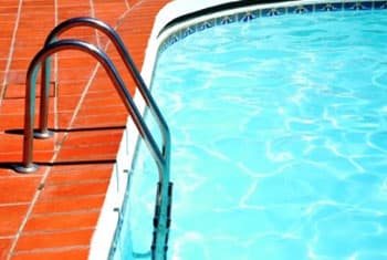 Youth drowns in hotel swimming pool