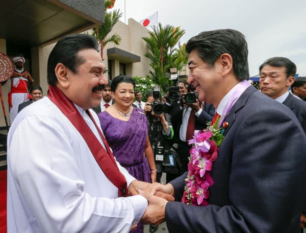 VIDEO: Japanese premier arrives in Sri Lanka