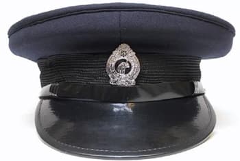 Men who claimed to be CID steal Rs.180,000 worth of jewellery