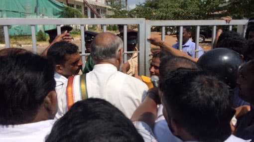 Vigneswaran prevented from entering NPC premises