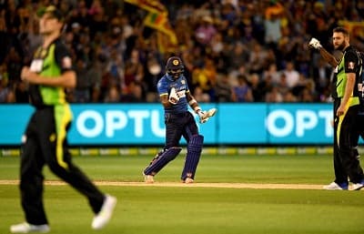 Richardson debuts, Australia bat first