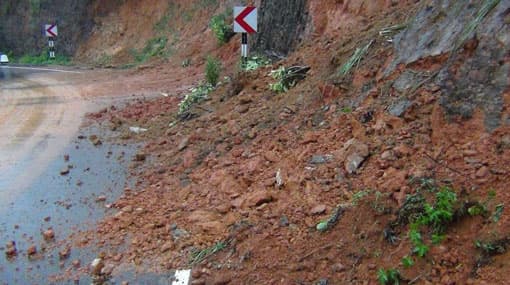Landslides, floods kill 37 in Kalutara; 28 in Ratnapura