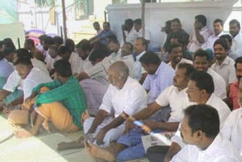 Indian fishermen strike intensifies, 23 women faint on day two