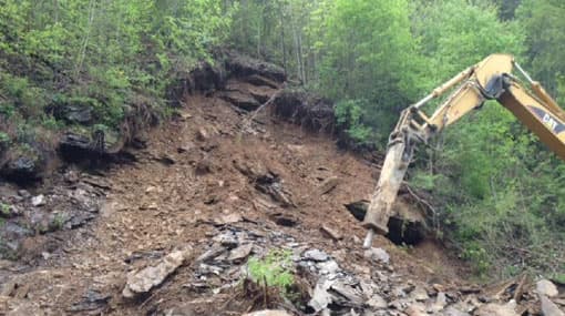 Landslide at 5-acre land area in Haldamulla