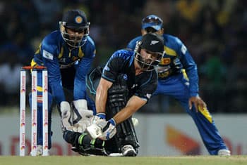 Sri Lanka restrict New Zealand to 142/7