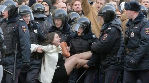 Russia protests: Opposition leader Navalny and hundreds others arrested
