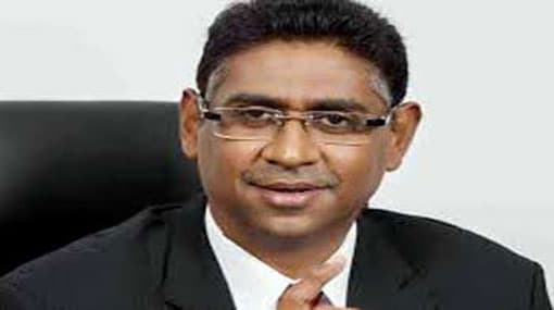 Govt. servants are facing conseq. due to politicians - Faiszer