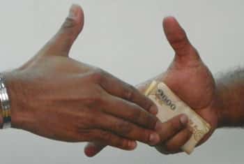 ASP caught taking a bribe of Rs.1 mil