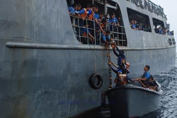 Navy brings 73 stranded Australia-bound Sri Lankans ashore