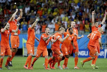 Netherlands, Argentina advance to World Cup semifinals