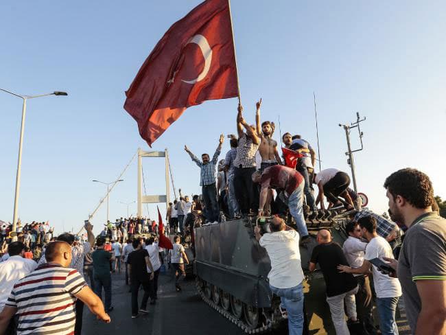 Turkey coup: 2800 soldiers arrested, death toll climbs to 265