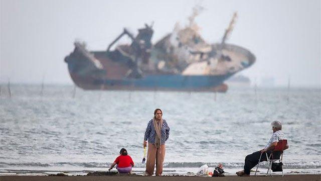 US attacks Iranian coastal sites after Iran launches drones in latest flare-up