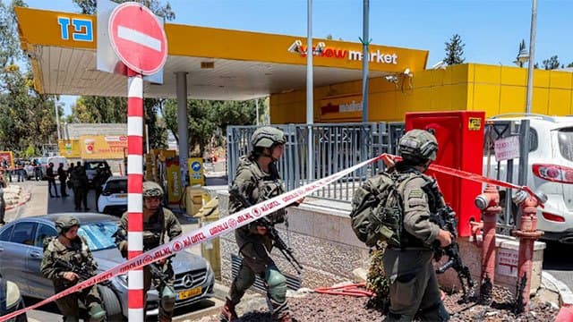 One killed, five wounded in Israel shooting attacks