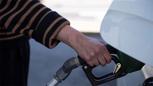 U.S. gasoline slips below $4 a gallon for first time since April
