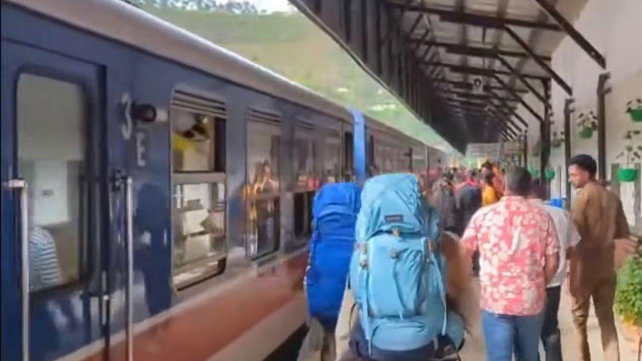 ‘Podi Menike’ train resumes Nanu Oya-Badulla journey after 7 months