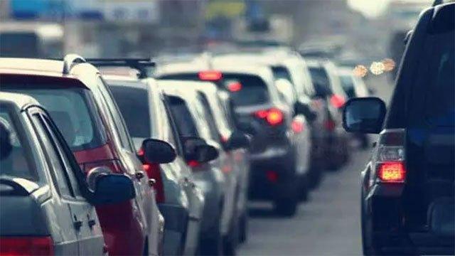 Heavy traffic at Peliyagoda exit of Katunayake Expressway
