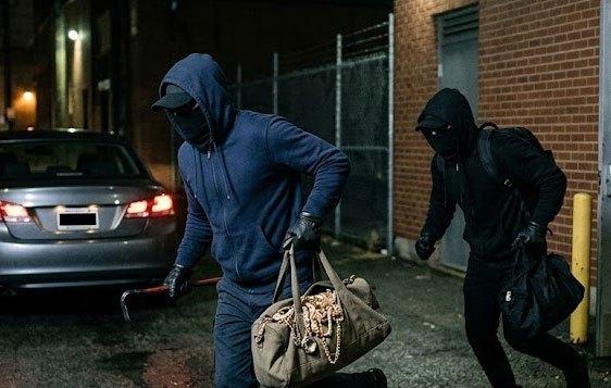 Suspects flee with gold jewellery after breaking open bank safe in Koralaima