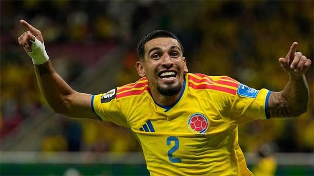 Daniel Muñoz scores and Colombia edges Congo 1-0 to reach the knockout stage at the World Cup