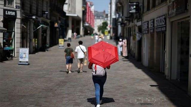 France heatwave's first major outage leaves 68,000 homes without power