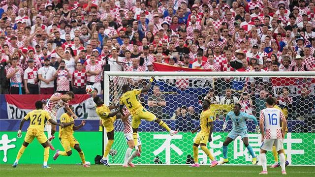Croatia edge past Ghana 2-1 to qualify for World Cup knockouts