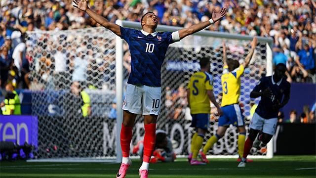 Kylian Mbappé sets World Cup knockout record as France thrash Sweden 3-0