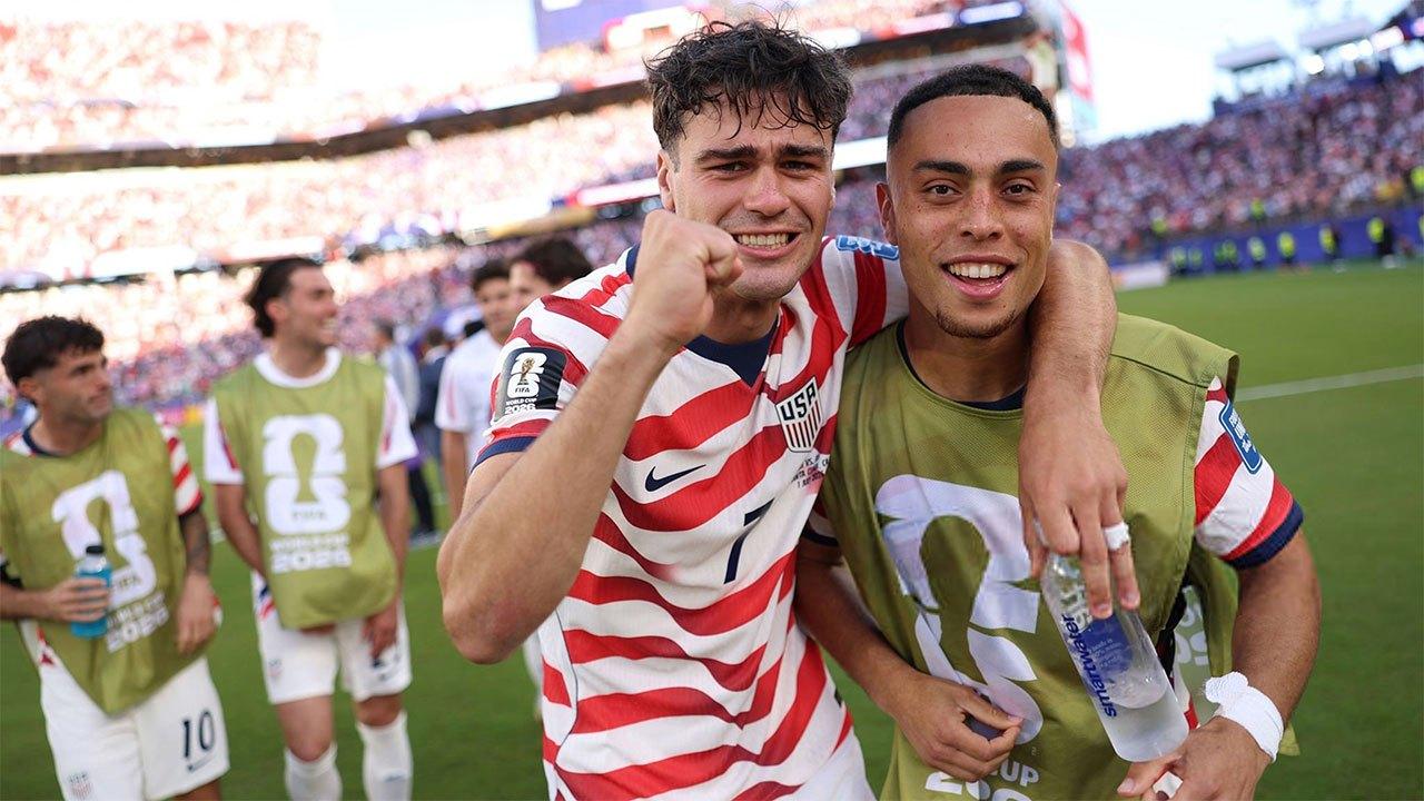 US beats Bosnia-Herzegovina 2-0 to advance to World Cup Round of 16