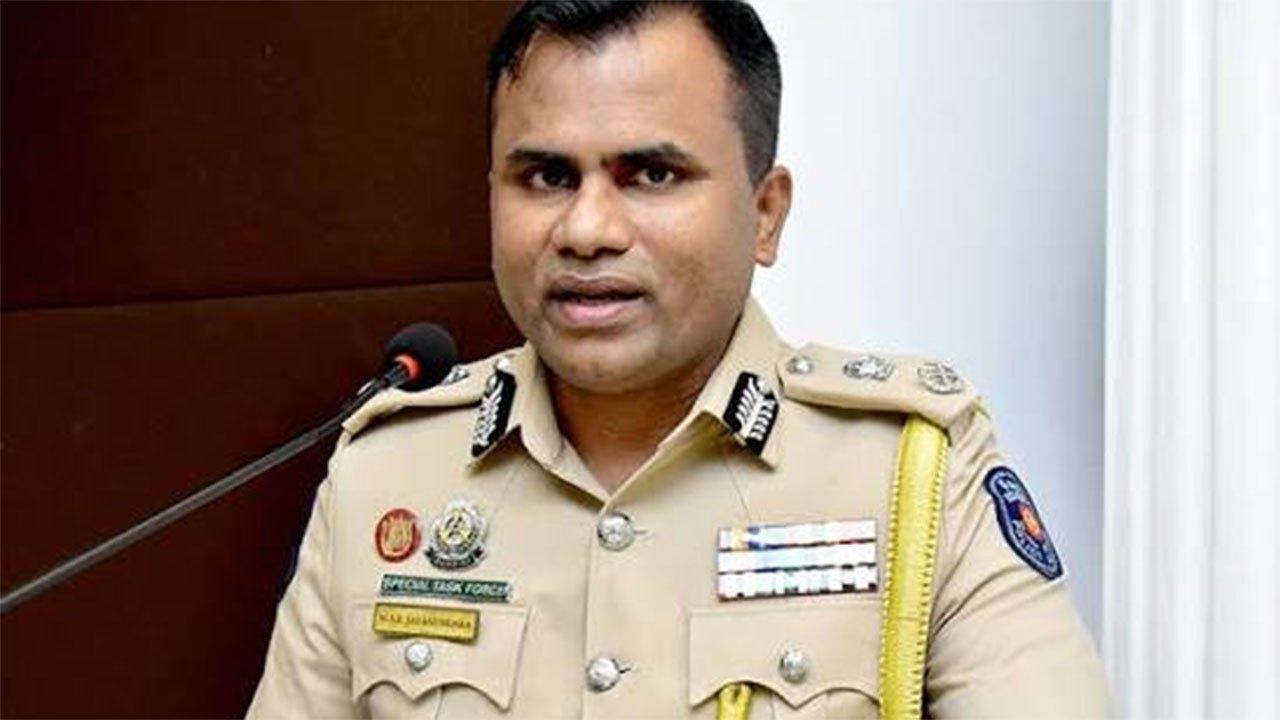 SDIG Waruna Jayasundara arrives at CID