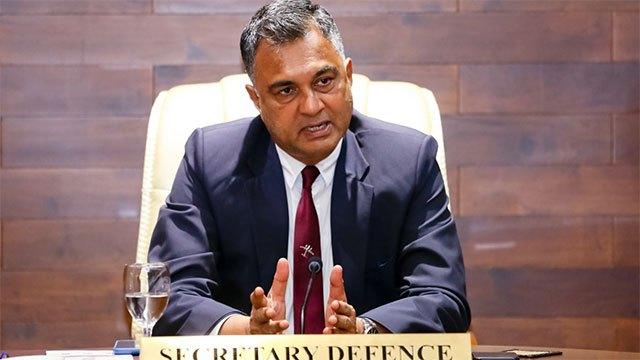 Defence Secretary chairs meeting on Colombo garbage crisis and rising dengue threat