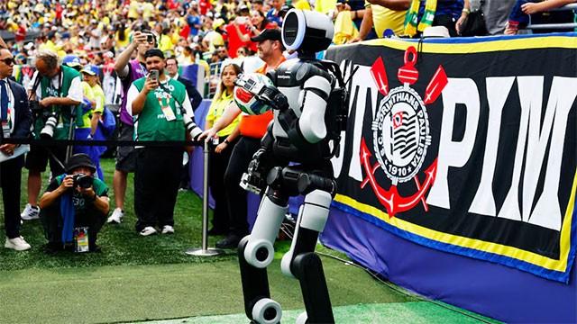 Atlas, the humanoid robot, delivers match ball at World Cup