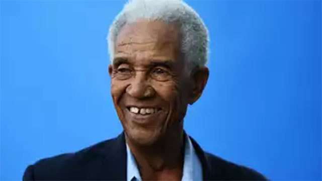 Sir Garfield Sobers, cricket's greatest all-rounder, dies at 89