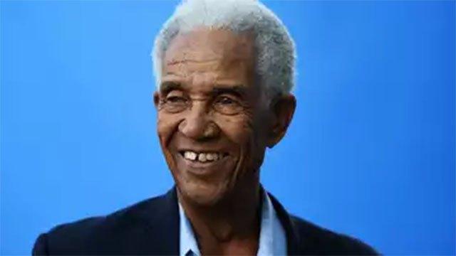 Sir Garfield Sobers, cricket's greatest all-rounder, dies at 89