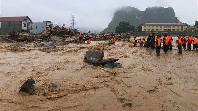 Flash flood kills 4, leaves 4 others missing in Vietnam